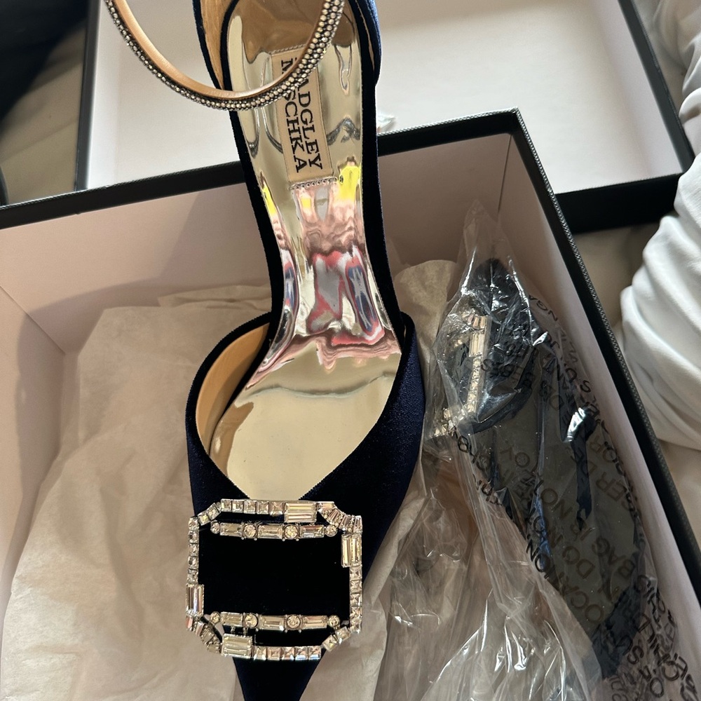 Shoes - Picture 4 of 4